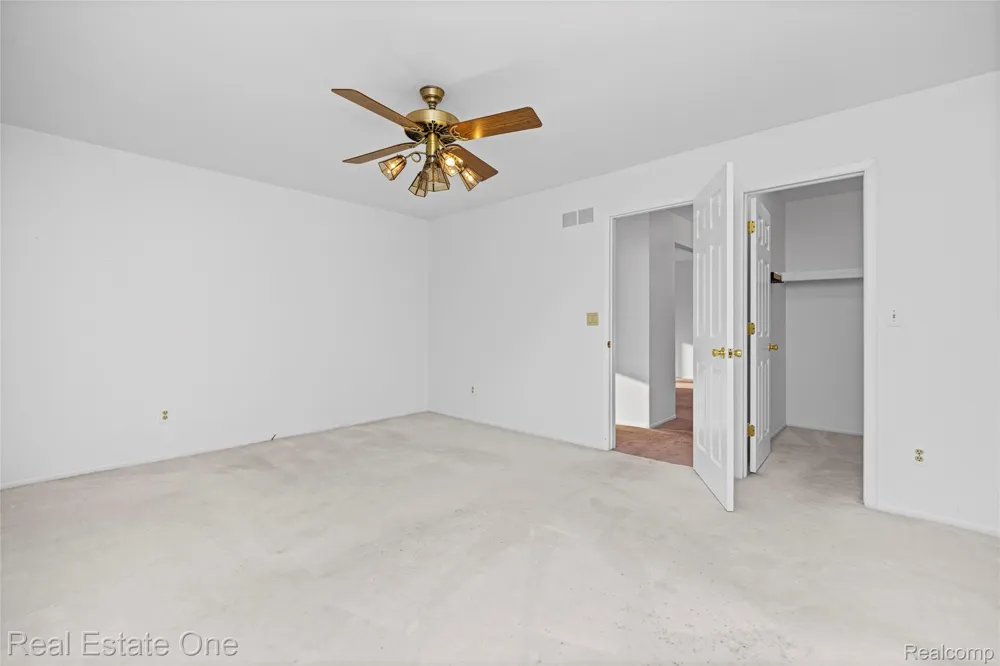 20640 Palm Meadow Drive Clinton Charter Township, MI 48036