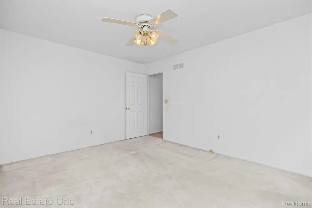 20640 Palm Meadow Drive Clinton Charter Township, MI 48036