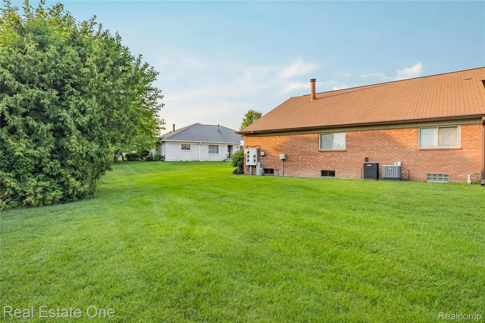 20640 Palm Meadow Drive Clinton Charter Township, MI 48036