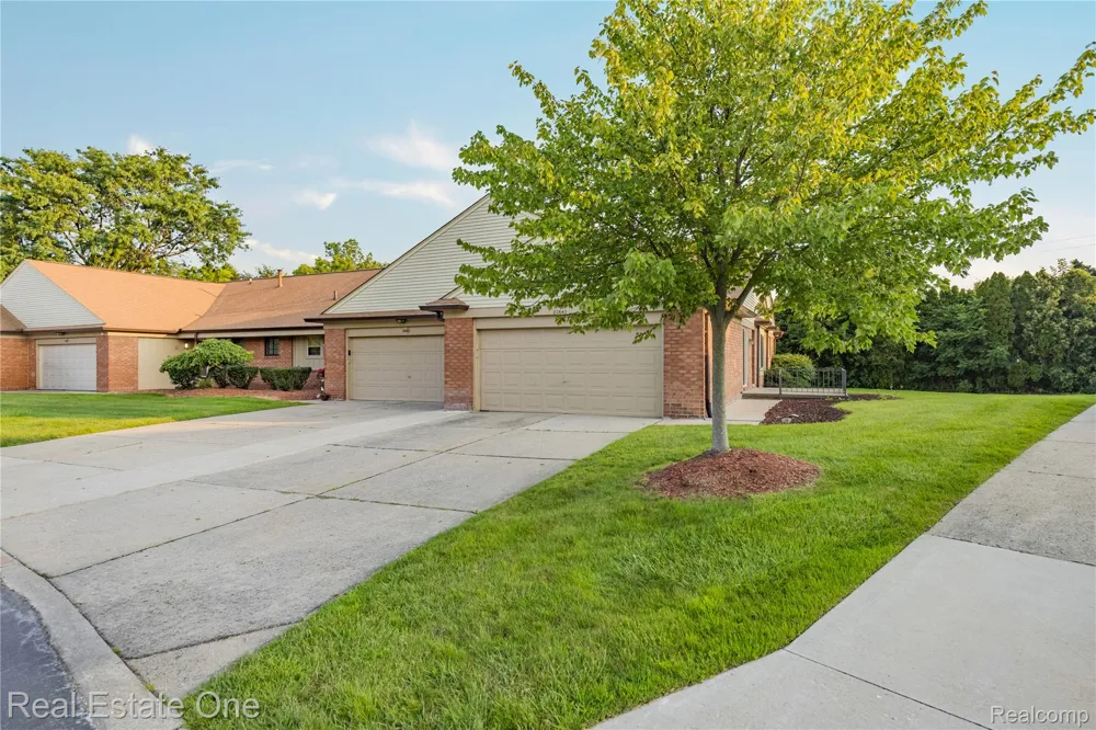 20640 Palm Meadow Drive Clinton Charter Township, MI 48036
