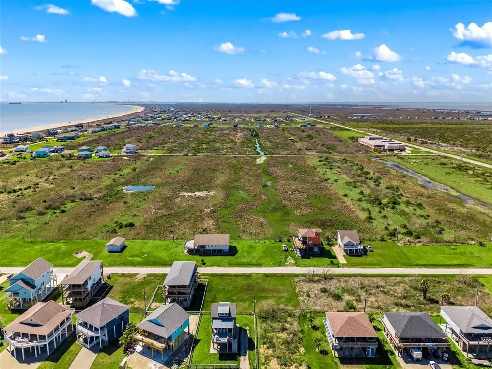 938 Melody Lane Crystal Beach, TX 77650