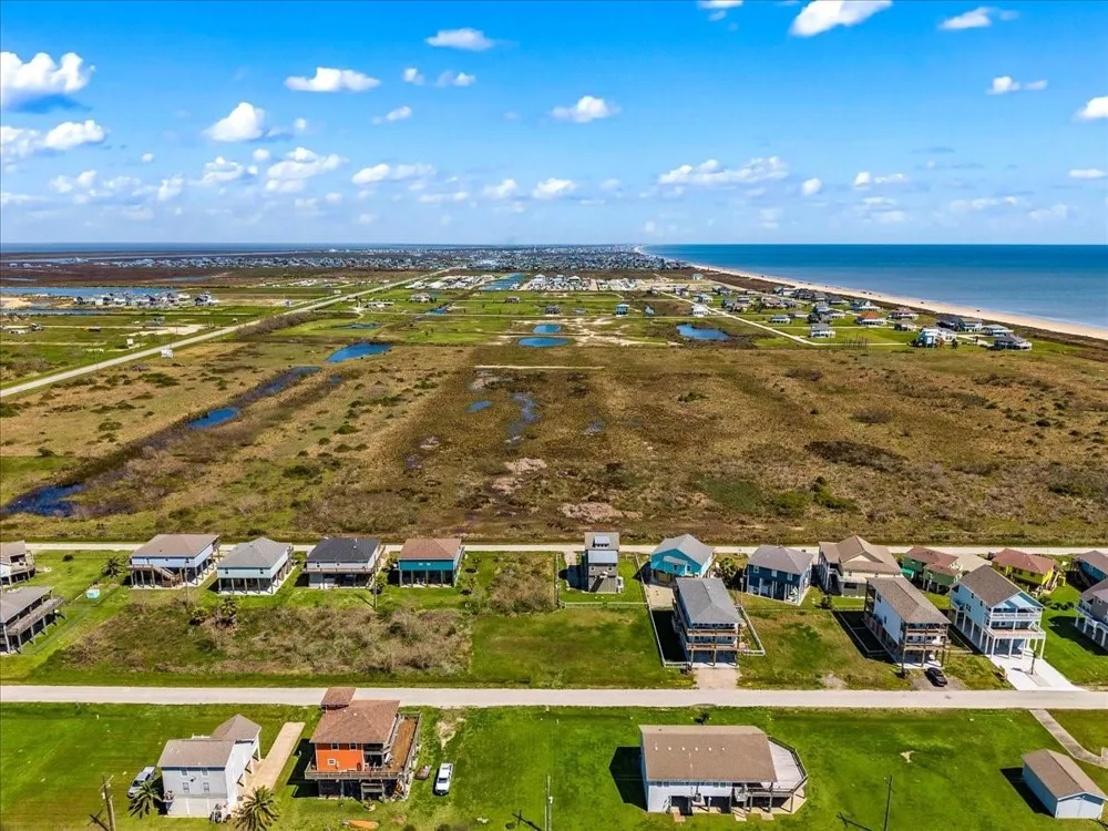 938 Melody Lane Crystal Beach, TX 77650
