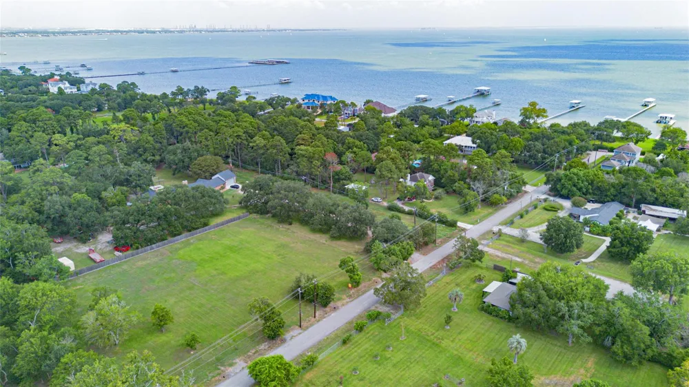 9 Middleton Street Bayview, TX 77518