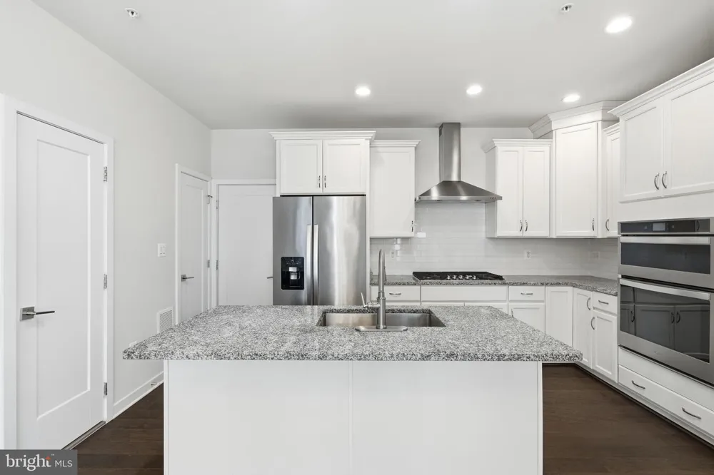 43185 MONGOLD SQUARE Ashburn, VA 20148
