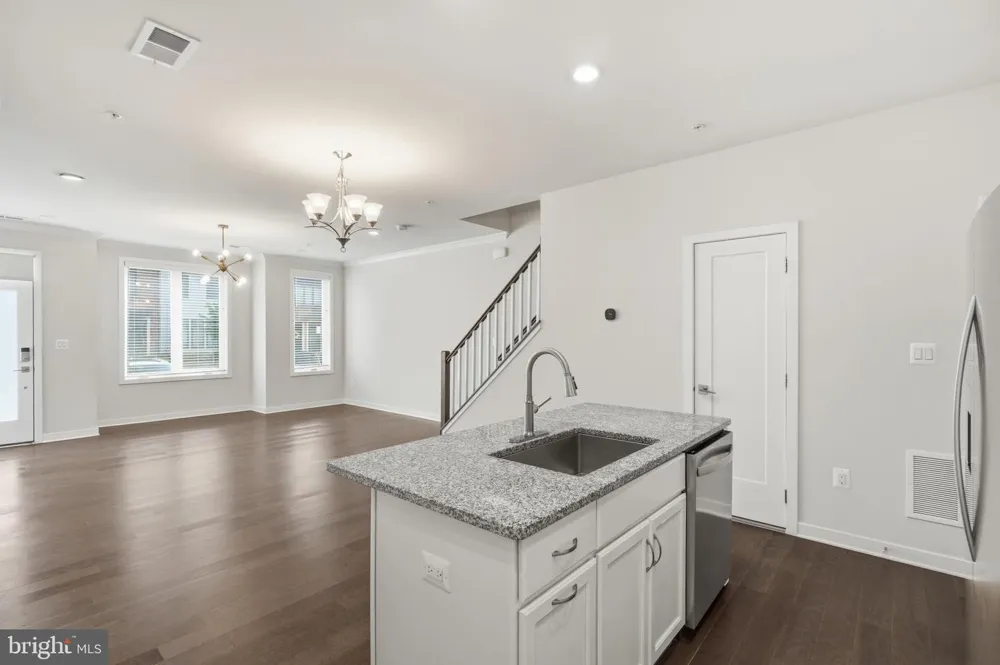 43185 MONGOLD SQUARE Ashburn, VA 20148