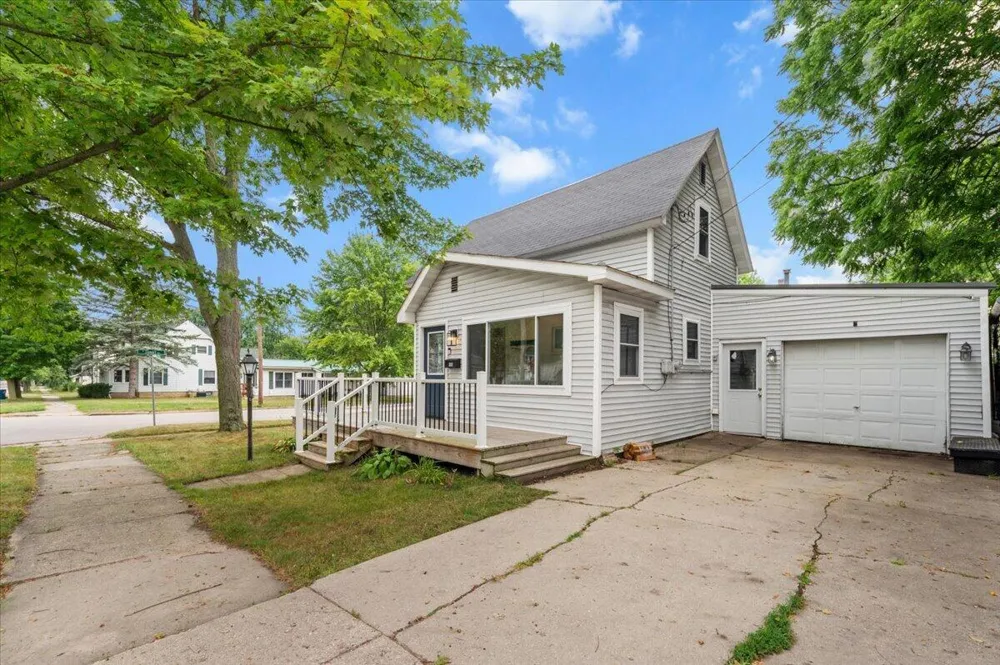 303 E Dayton Street Fremont, MI 49412