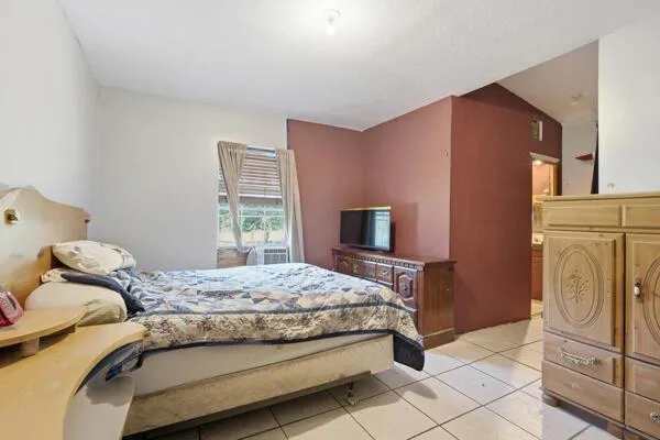 8698 63RD AVENUE Vero Beach, FL 32967