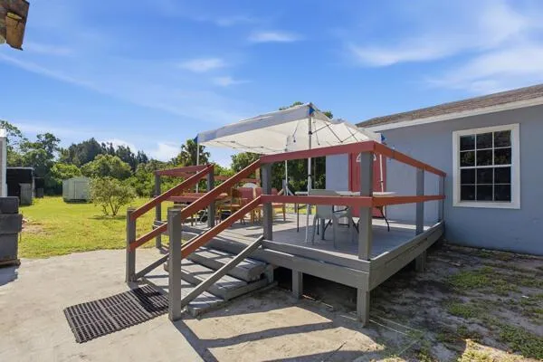 8698 63RD AVENUE Vero Beach, FL 32967