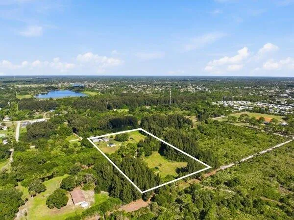 8698 63RD AVENUE Vero Beach, FL 32967