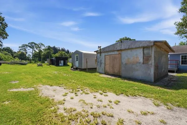 8698 63RD AVENUE Vero Beach, FL 32967