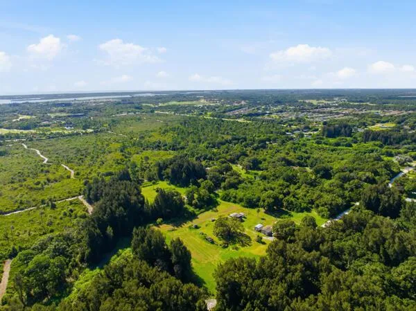 8698 63RD AVENUE Vero Beach, FL 32967