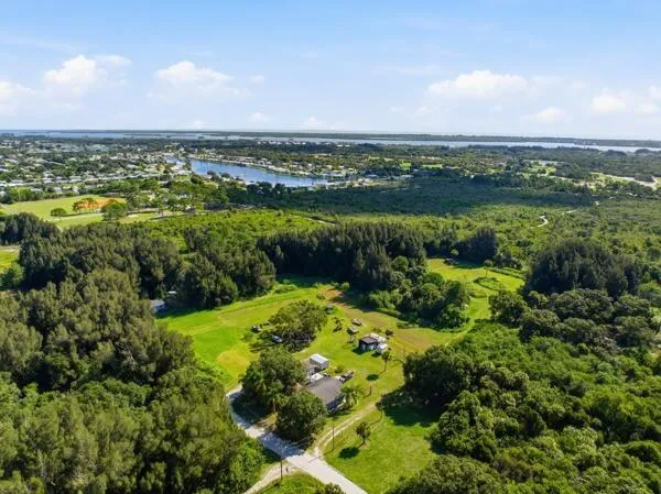 8698 63RD AVENUE Vero Beach, FL 32967