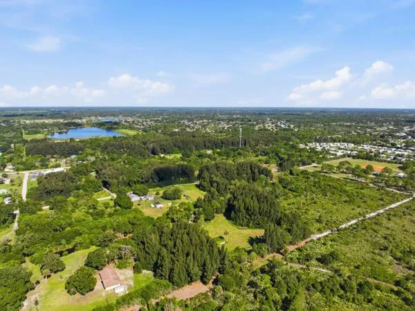 8698 63RD AVENUE Vero Beach, FL 32967