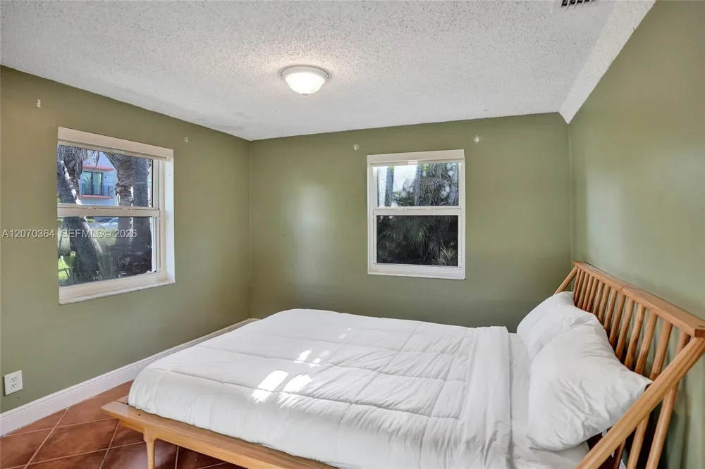 1022 NE 34th Ct Oakland Park, FL 33334