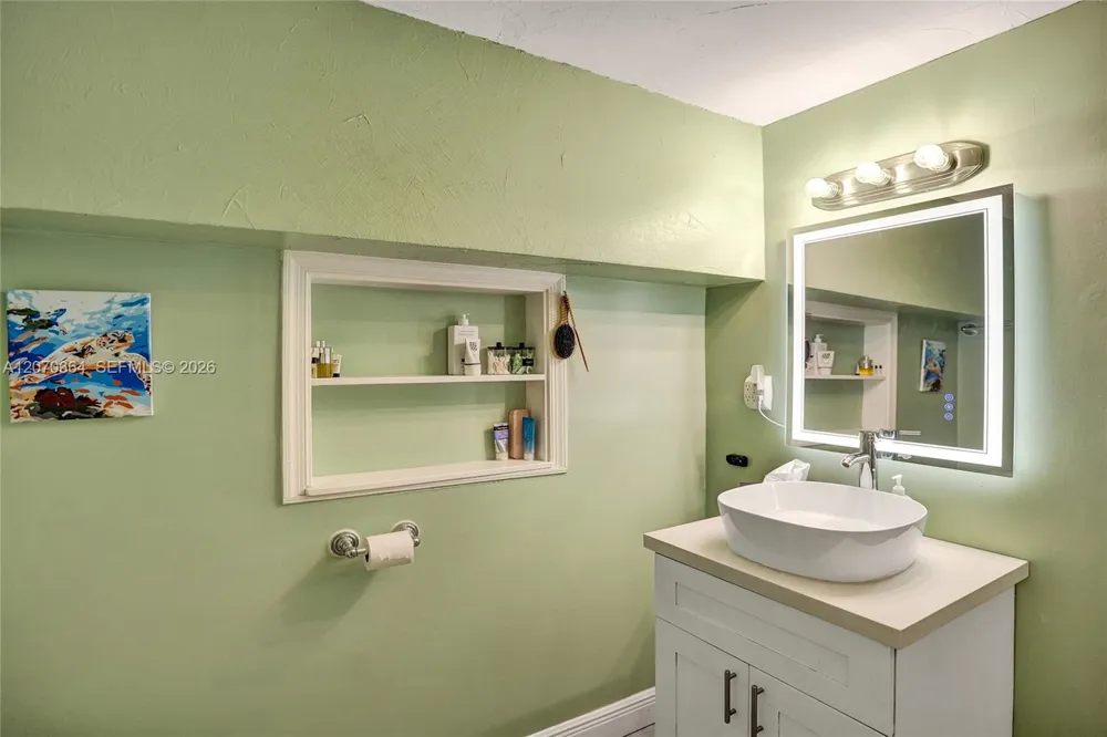 1022 NE 34th Ct Oakland Park, FL 33334