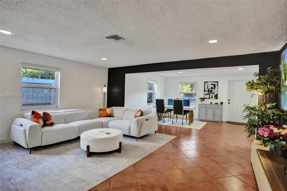 1022 NE 34th Ct Oakland Park, FL 33334