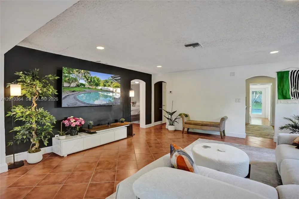 1022 NE 34th Ct Oakland Park, FL 33334