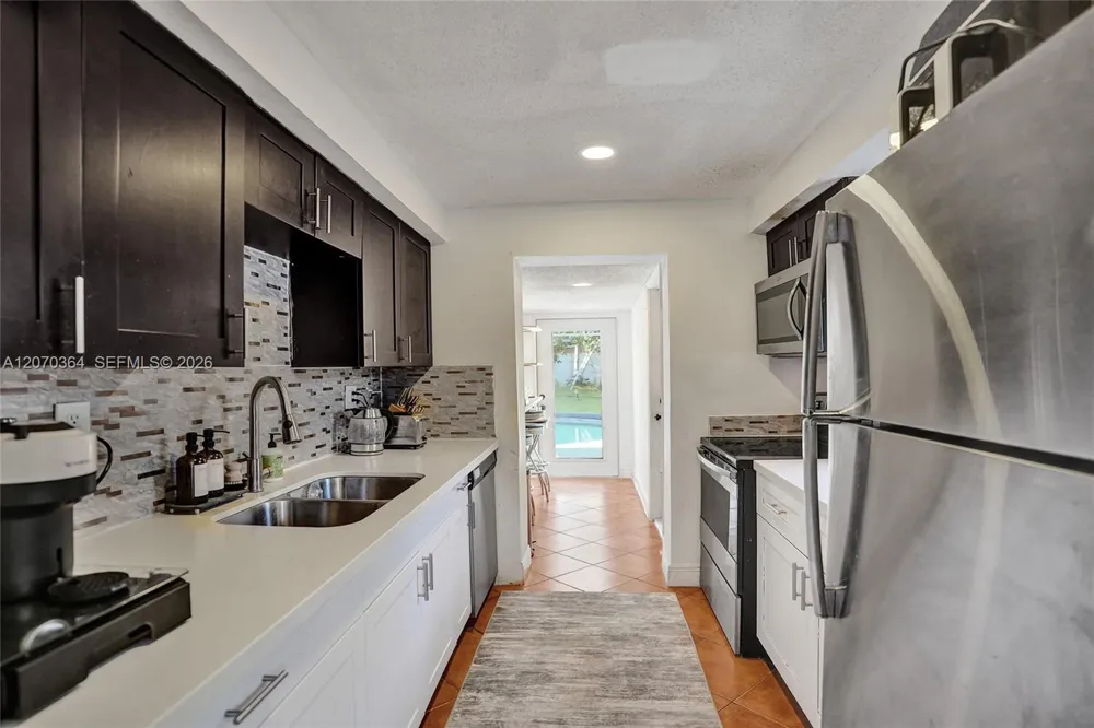 1022 NE 34th Ct Oakland Park, FL 33334