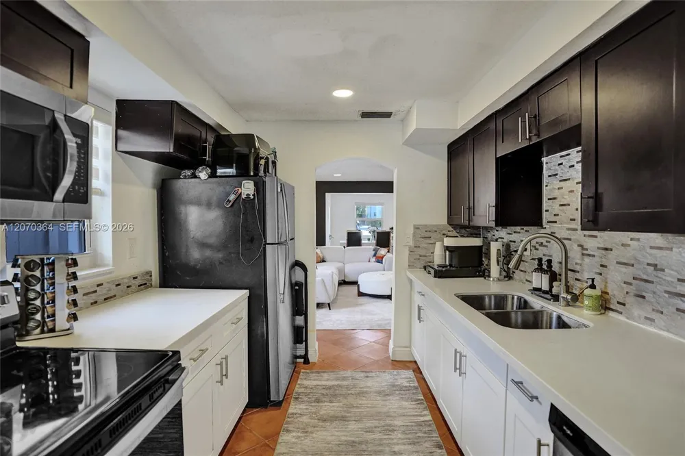 1022 NE 34th Ct Oakland Park, FL 33334