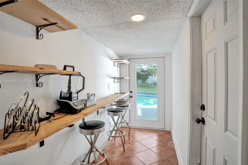 1022 NE 34th Ct Oakland Park, FL 33334