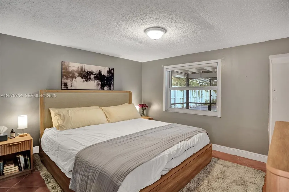 1022 NE 34th Ct Oakland Park, FL 33334