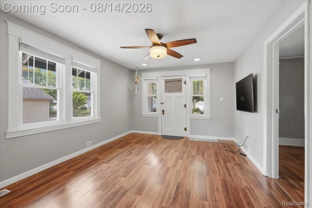 276 Walper Avenue Clawson City, MI 48017