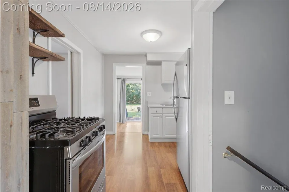276 Walper Avenue Clawson City, MI 48017