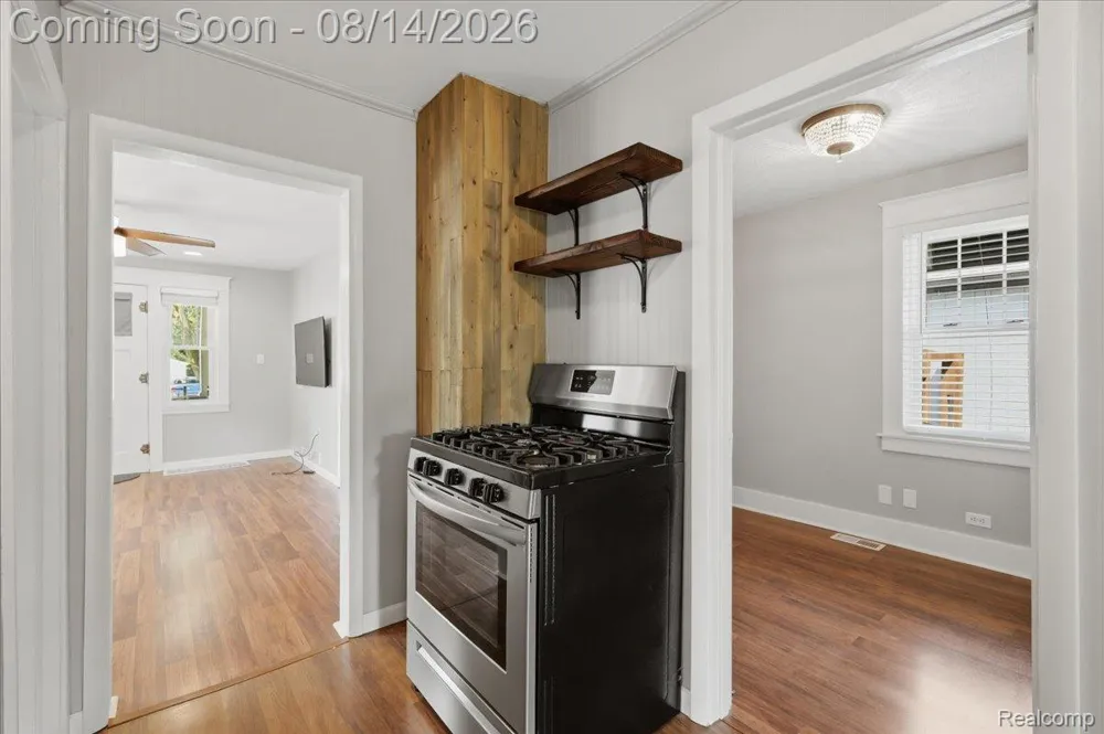 276 Walper Avenue Clawson City, MI 48017