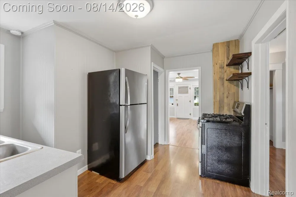 276 Walper Avenue Clawson City, MI 48017