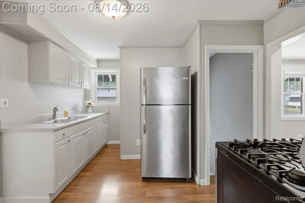 276 Walper Avenue Clawson City, MI 48017