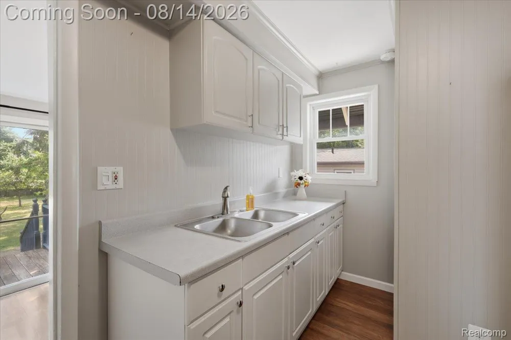 276 Walper Avenue Clawson City, MI 48017