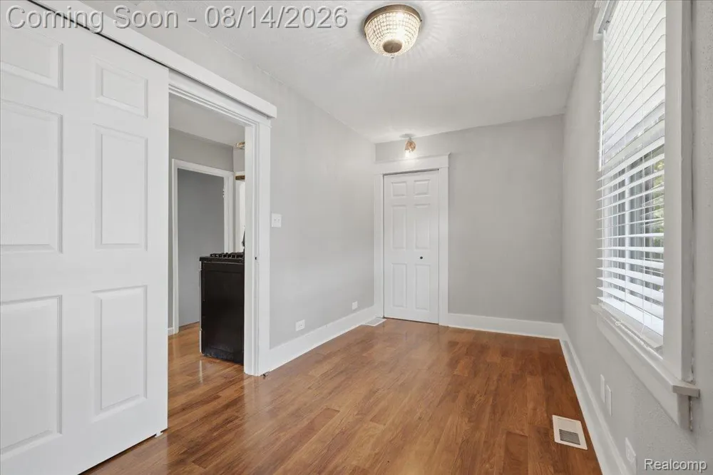 276 Walper Avenue Clawson City, MI 48017