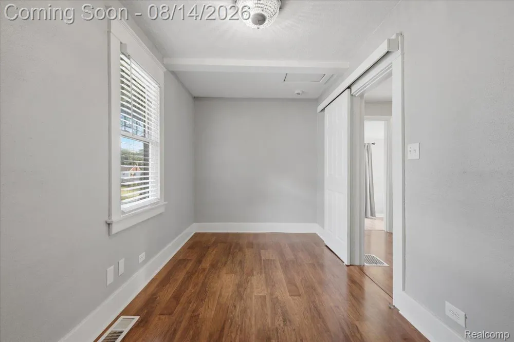 276 Walper Avenue Clawson City, MI 48017