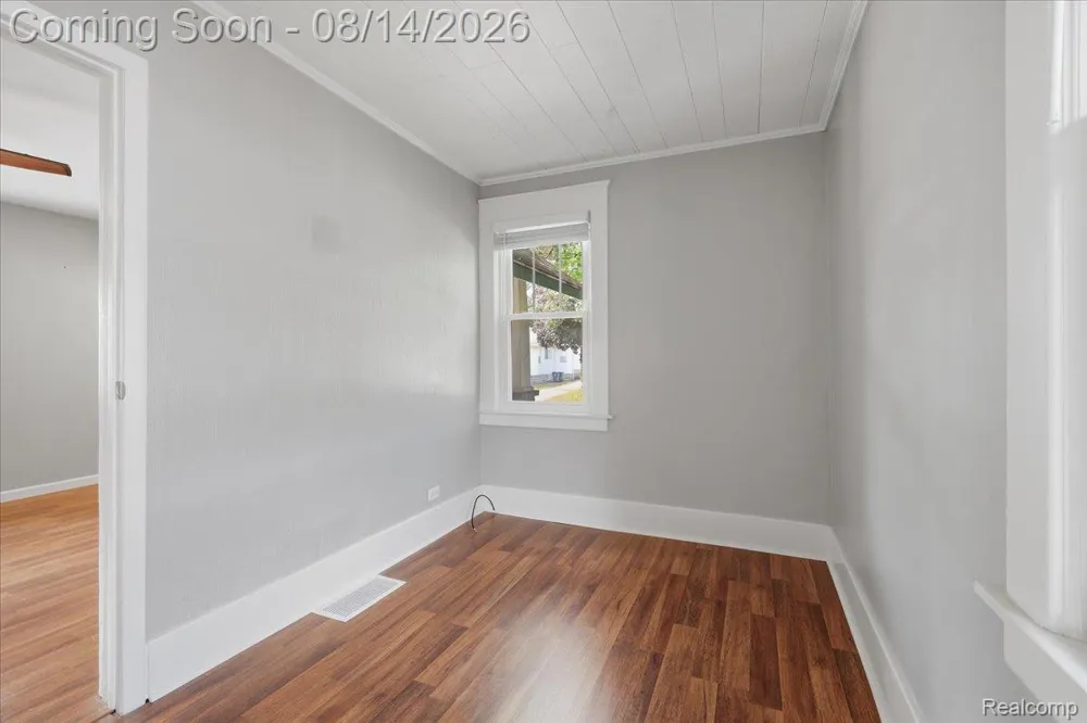 276 Walper Avenue Clawson City, MI 48017
