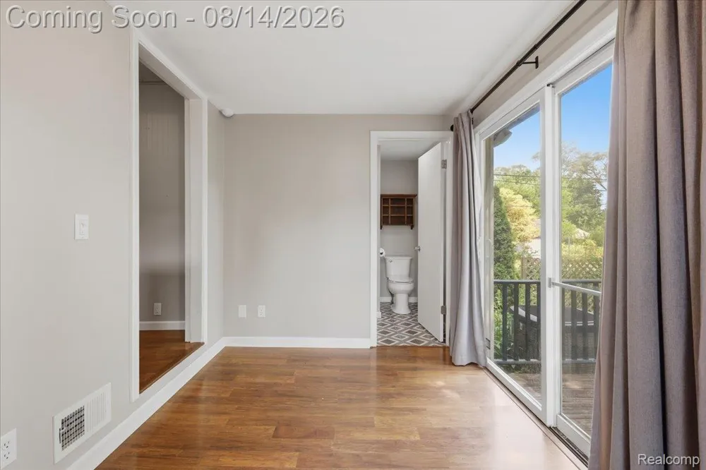 276 Walper Avenue Clawson City, MI 48017