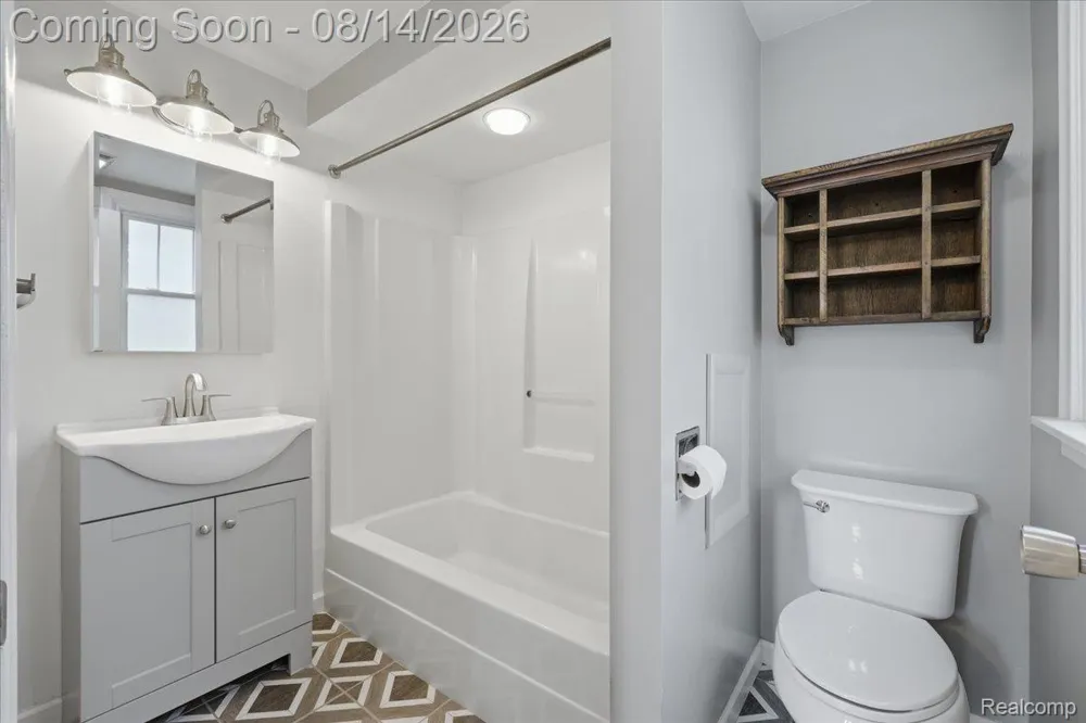 276 Walper Avenue Clawson City, MI 48017