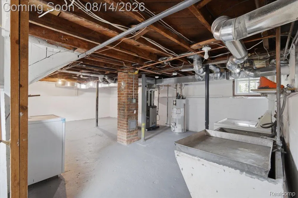 276 Walper Avenue Clawson City, MI 48017