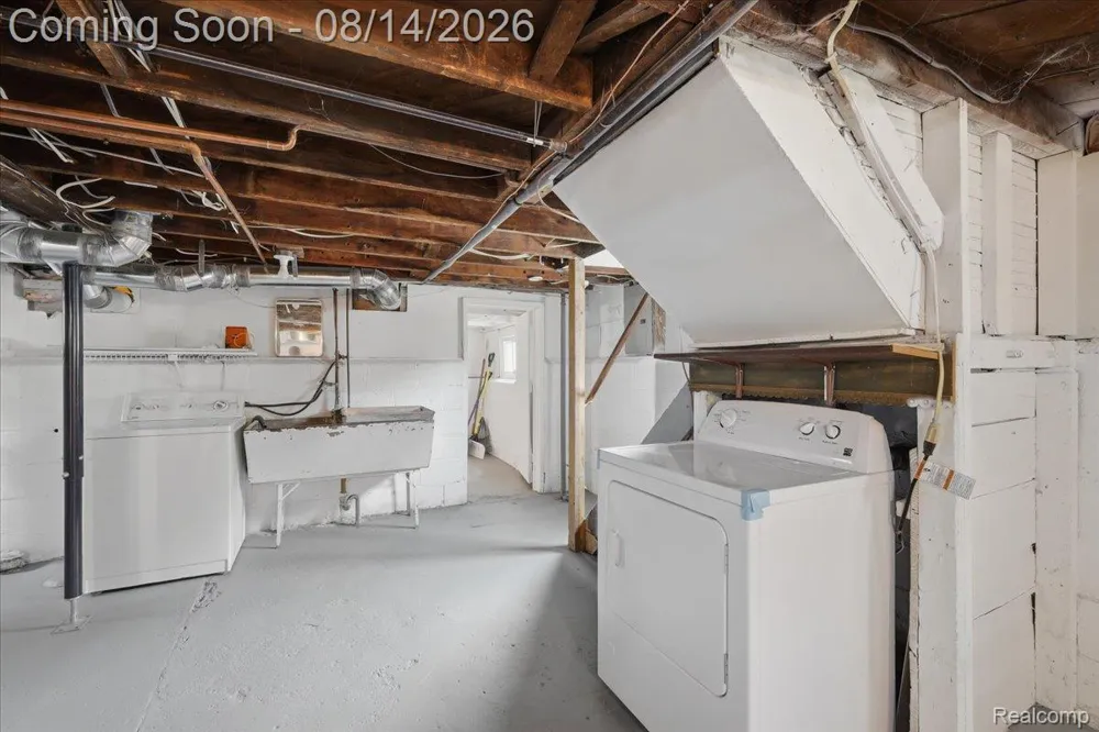 276 Walper Avenue Clawson City, MI 48017