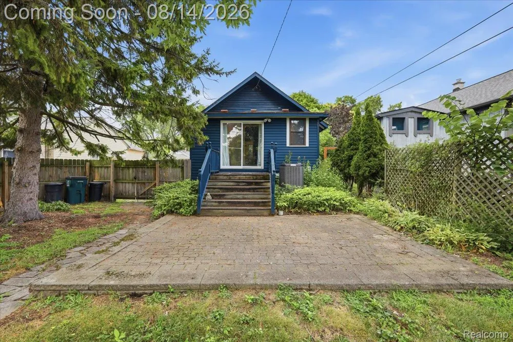 276 Walper Avenue Clawson City, MI 48017