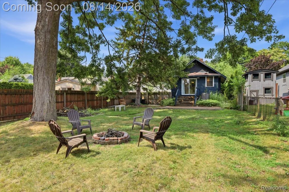 276 Walper Avenue Clawson City, MI 48017