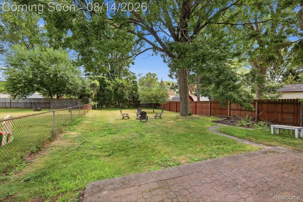 276 Walper Avenue Clawson City, MI 48017
