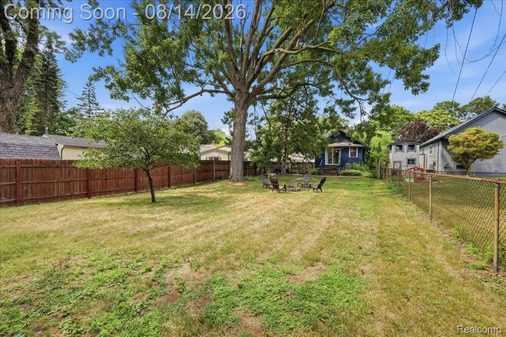 276 Walper Avenue Clawson City, MI 48017