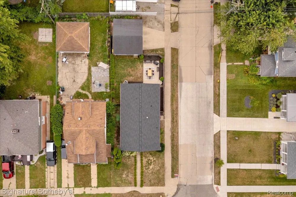 1099 Eaton Road Berkley City, MI 48072