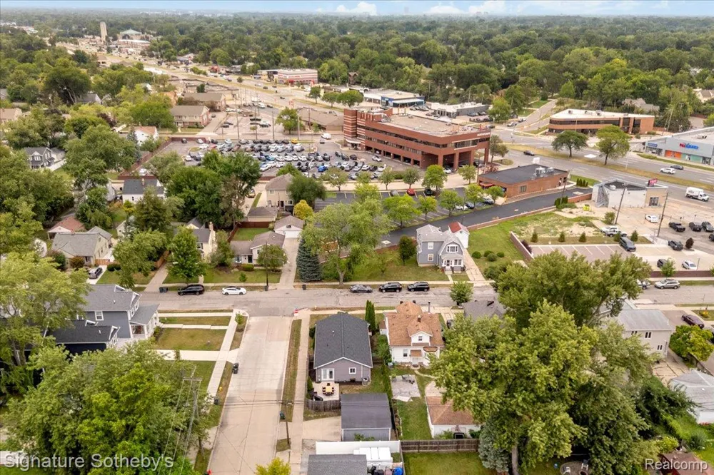 1099 Eaton Road Berkley City, MI 48072
