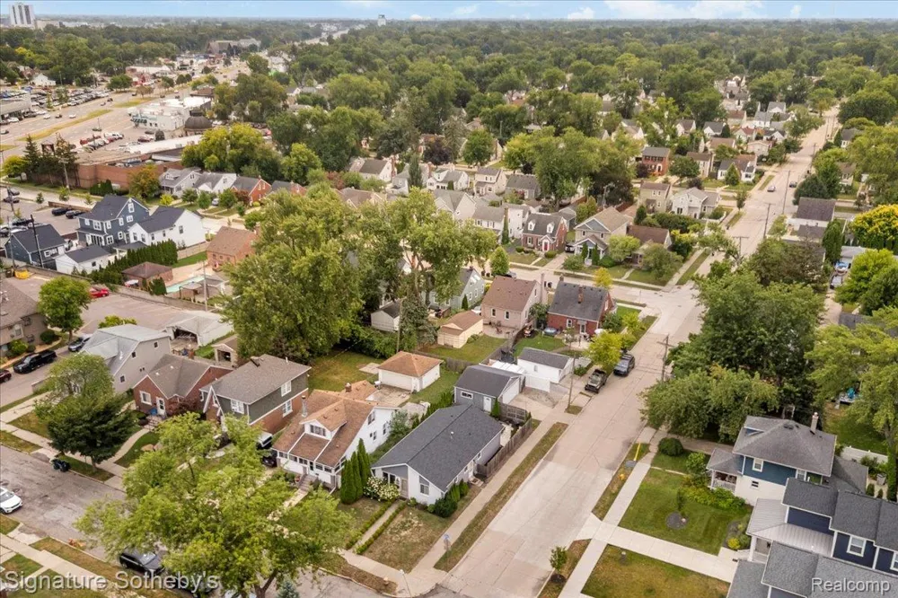 1099 Eaton Road Berkley City, MI 48072