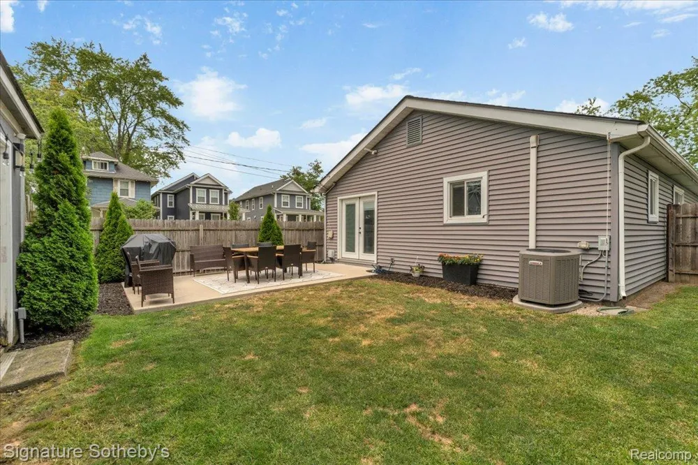 1099 Eaton Road Berkley City, MI 48072