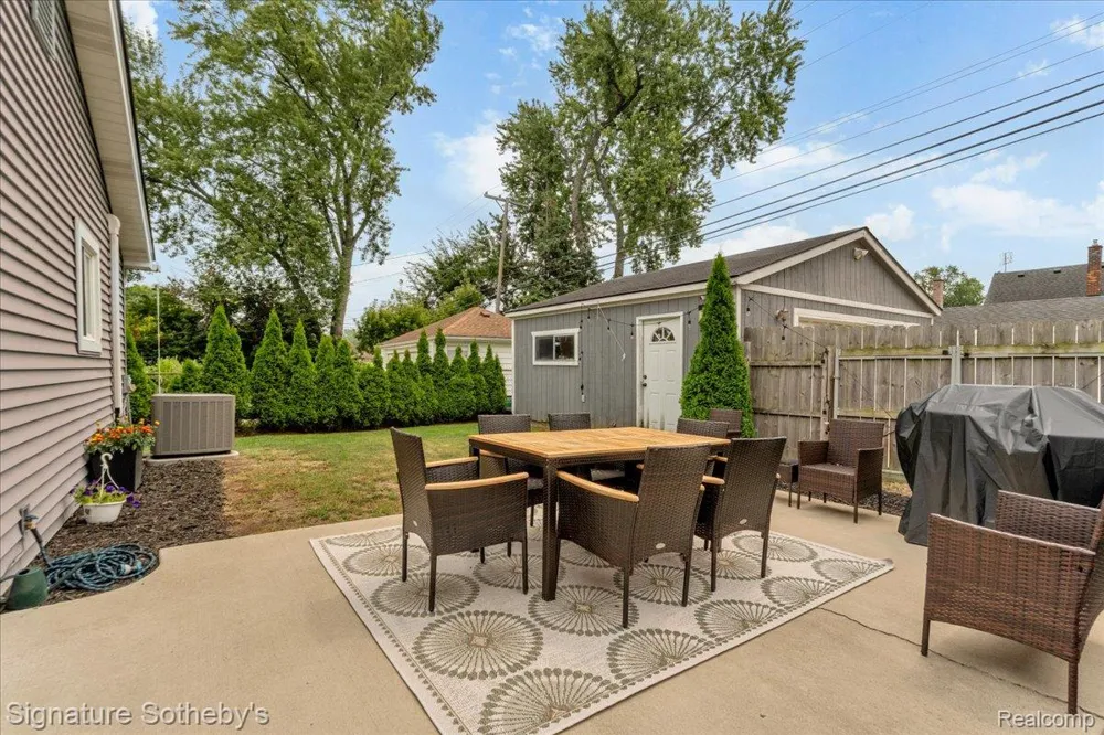 1099 Eaton Road Berkley City, MI 48072