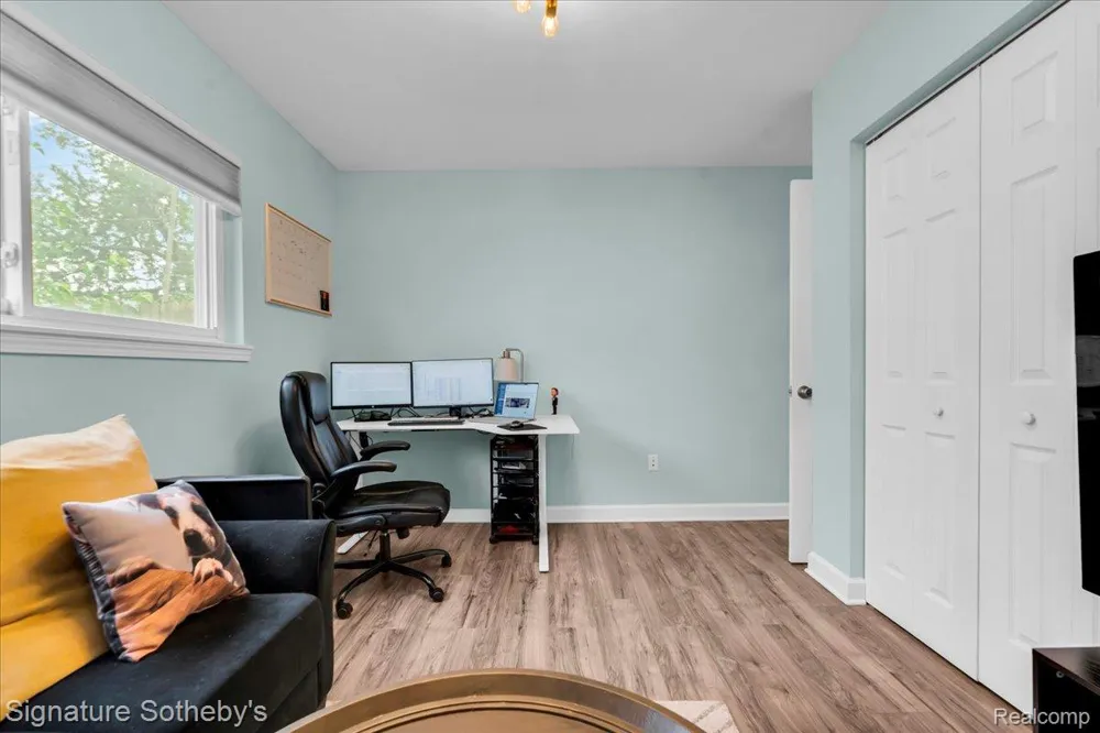 1099 Eaton Road Berkley City, MI 48072
