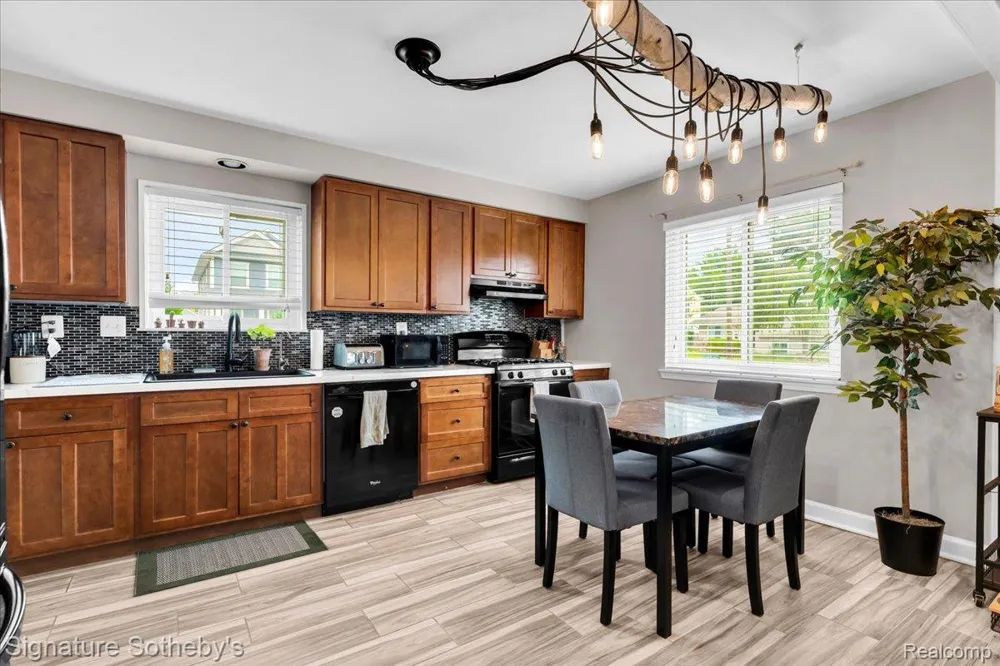1099 Eaton Road Berkley City, MI 48072