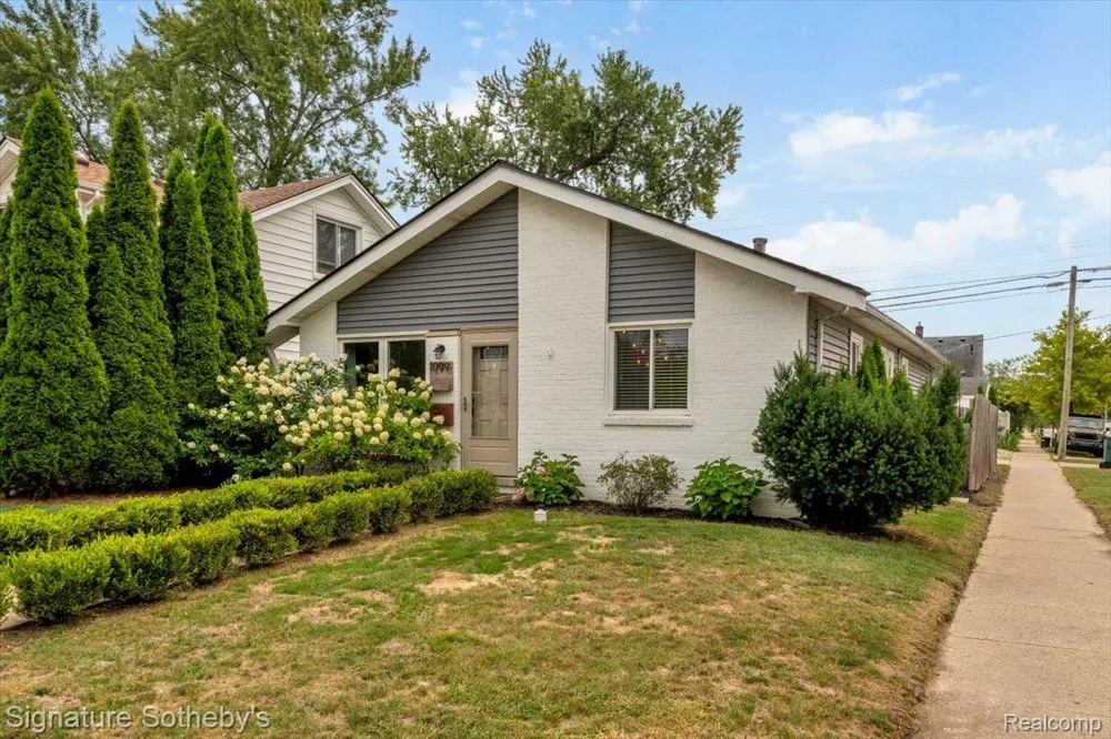 1099 Eaton Road Berkley City, MI 48072